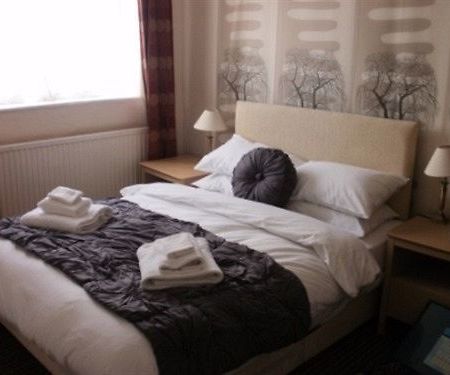 The Crown And Cushion Hotel Windsor Kültér fotó
