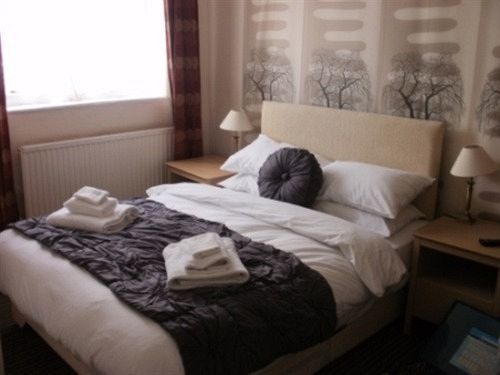 The Crown And Cushion Hotel Windsor Kültér fotó